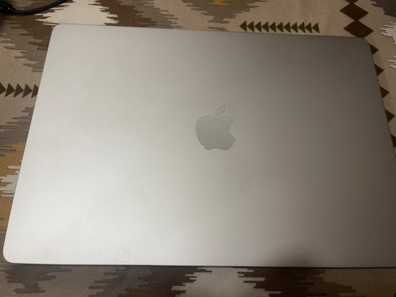 السلام عليكم
MacBook Air M2 2023

شاشه ١٥.٣ بوصه 

ذاكره ٢٥٦ 

عشوائيه ٨ 

حاله البطاريه ٩٦ 
عدد دورات الشحن ٩١ 

ما مستخدمه كلش قليل غراضهه بعدهن بجيسهن 

ما متواجد فيس هذا واتساب ***********
