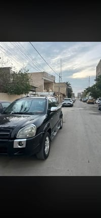 سيارة توسان للبيع كير ومحرك سليم تبريد شغال تخم تايرات و دبل امامي خلف...