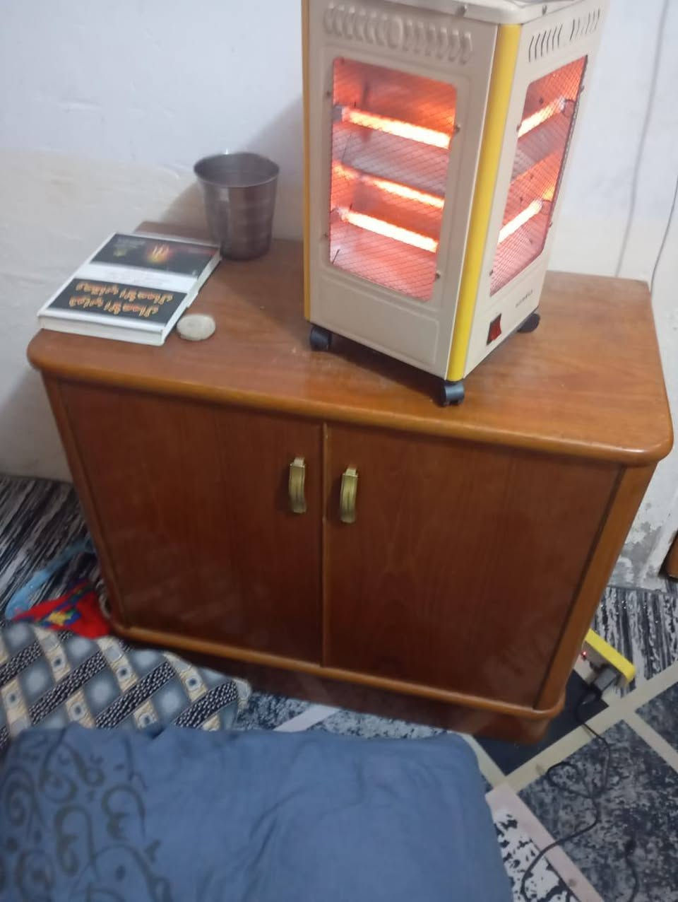 6بيبان 5قطع
نظافه 💯 💯 
سعرهه مليون 
شد ونقل عالمشتري 
مكان نجف حي العسكري 
***********
