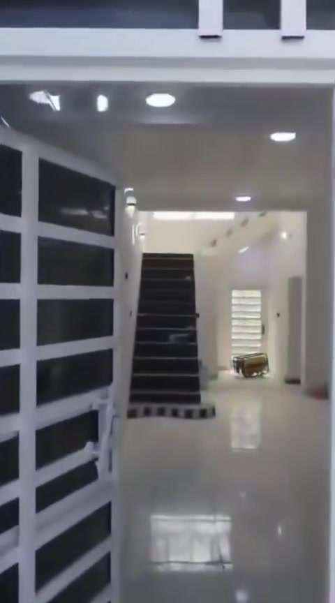 السلام عليكم
 بيت بحي الامين للبيع
متوفره كل الخدمات ماء مجاري كهرباء تبليط مدارس قريبه و مستوصف
يحتوي على غرفه ومطبخ وحمام وصاله وحديقه 
مساحة ١٤٠ م بناء جديد مامسكون بي 
للاستفسار الاتصال على الرقم ***********
