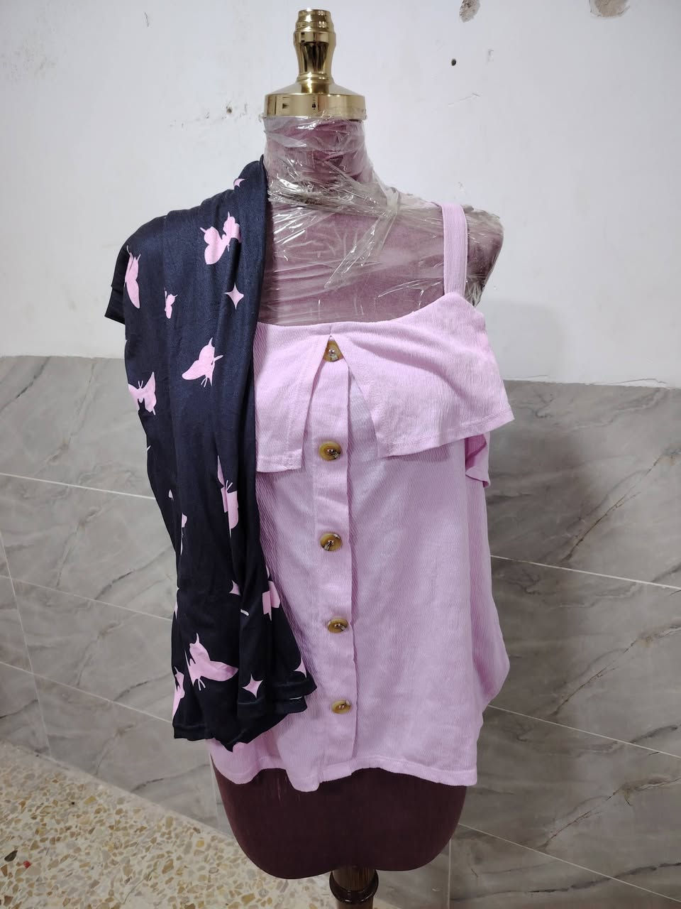 تراكات نسائي شي ان تشتري صوره تراك وعلئ هذا رقم وتساب تحجز توصيل كل محافظات اكو لحجز ***********
