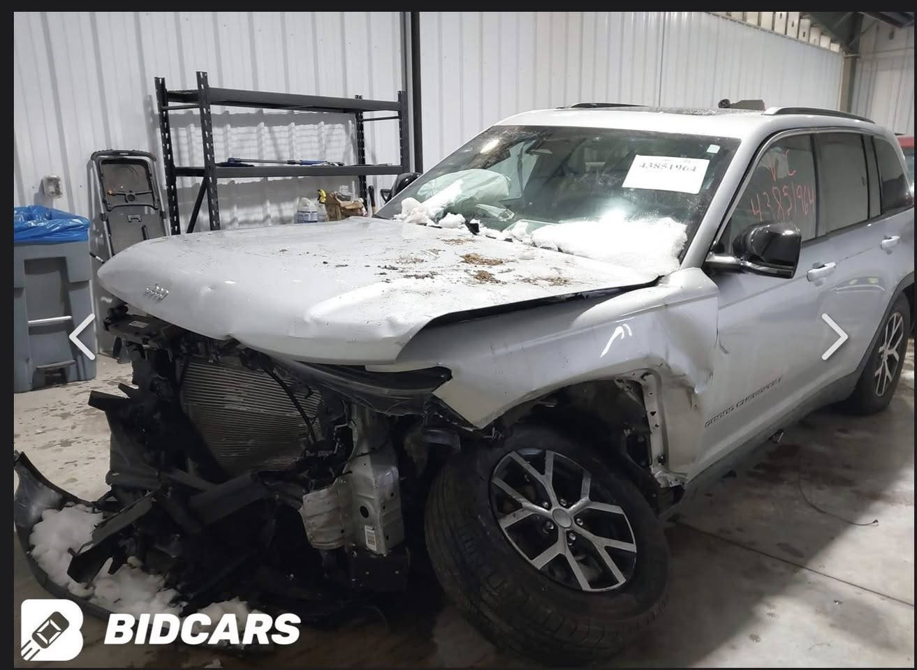 سيارة SUV فخمة وكبيرة، م.

المواصفات:
 • المحرك: 3.0 لتر، 6 سلندر توين تيربو
 • القوة: 420 حصان
 • ناقل الحركة: أوتوماتيك 8 سرعات
 • نظام الدفع: رباعي (4×4)
 • عدد الركاب: 7 إلى 8 ركاب
 • سعة السحب: حوالي 9,850 رطل
 • الطول: حوالي 226 إنج (حوالي 5.7 متر)
 • مساحة صندوق الأمتعة: كبيرة جداً تصل إلى 130 قدم³  

المميزات:
 • شاشة معلومات كبيرة
 • كاميرات 360 درجة
 • حساسات أمامية وخلفية
 • مقاعد جلد كهربائية
 • نظام أمان ومساعدة للسائق

***********
