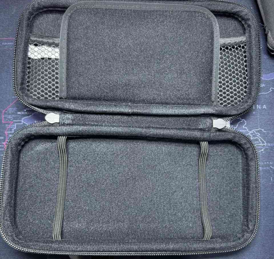 السلام عليكم 

للبيع Starter Kit أصلي 
من شركة GameWill
 مخصص لجهاز Nintendo Switch Lite
 يحتوي على 
 1️⃣ حقيبة حمل

2️⃣ غطاء حماية 

3️⃣ واقي شاشة 

4️⃣ أغطية أزرار  

5️⃣ علبة كروت الألعاب  

6️⃣ سماعات 

جديد وغير مستخدم 

حالة الاكسسوار 100%

مع التغليف الأصلي التغليف مفتوح فقط 

حالة التغليف 90%

السعر : 10 الف 

التواصل : واتساب فقط : ***********

عنوان: بغداد الشعب 

لايوجد توصيل 🤍
