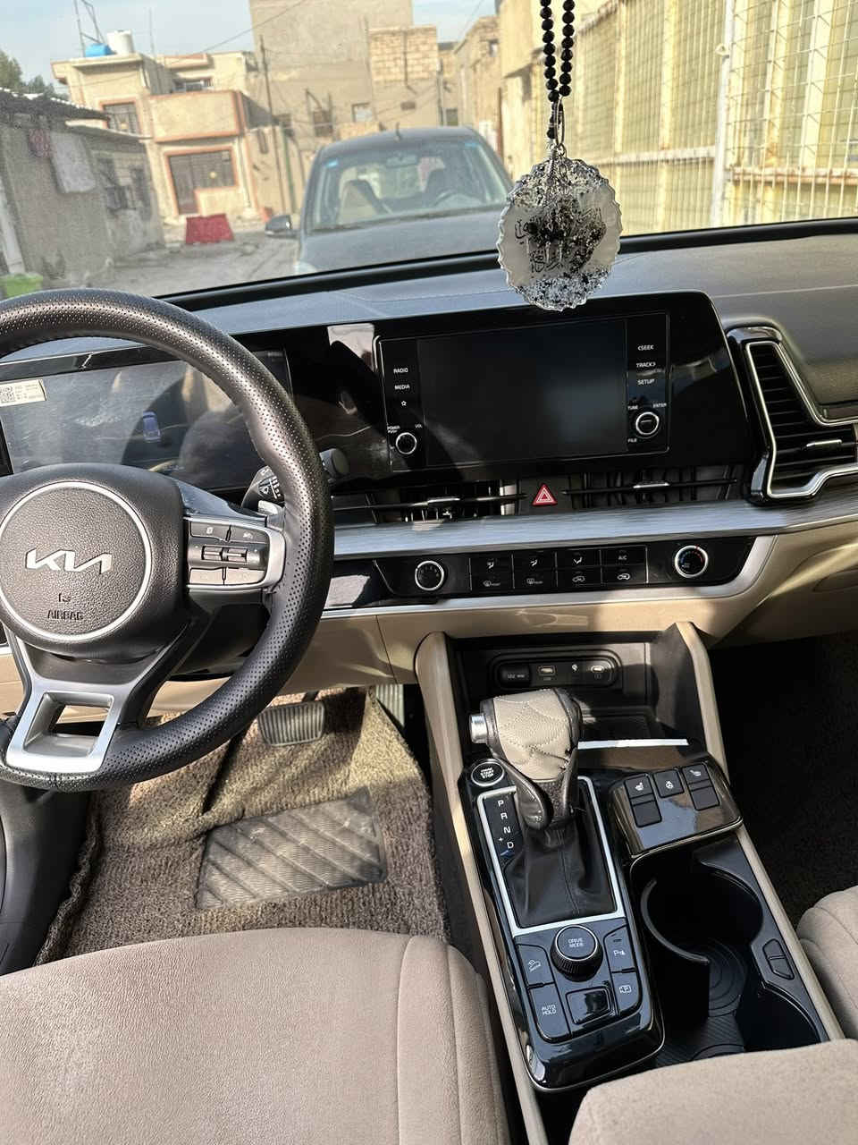 السلام عليكم….للبيع فقط
النوع :  سبورتج 2023
عداد 34 الف حقيقي
 الشركه الدولية ضمان 5 سنوات

مرقم بغداد جديد  
مكفوله كفالة عامة فابلون الشركة موجود 
المواصفات 
 : خليجي 
 : سعة المحرك 2.0L 
 : مرتبط بناقل حركة أوتو 6 نمر 
 :  عدد 2ايرباك
:  حساسات أمامية + خلفي
: لايت زينون + LED غغ
 : ويل كب 19
 : 4 دسك
: اريل نفكيشن
: مفتاح التشغيل بصمة 
: تشغيل عن بعد 
 : بصمة دخول الابواب 
: دشبول شاشة 
 :شاشة Apple Car play
 :كاميرا خلفيه دواره
 :الانارة الداخلية شمسي 
 :المقاعد مخمل لون بيجي  
:حركة المقاعد الأمامية كهرباء
 :تدفئة المقاعد الأمامية 
 :تدفئة المقود 
 :تتسع المقصورة ل 5 ركاب 
:مثبت السرعة Cruise
 :المودات والأوامر الصوتية
:أوضاع القيادة  Drive Mode
 :فحص أنظمة السيارة 
 : حساسات اطارات 
 : شفتات مقود: 
 : قطعتين تبريد
: هاند بريك بصمة 
 : ا ABS
: ا Auto Hold    أوتو هولد
: ا ISO Fex        ايزو فكس
: نظام مانع الانزلاق
 : نظام نزول المنحدرات
 : اشارة في المرايا الجانبية
 : مخرج منفذ الطاقة 
 : ا  Bluetooth / USB
 :  شاحن هاتف Wairlees السعر 230 / ***********
