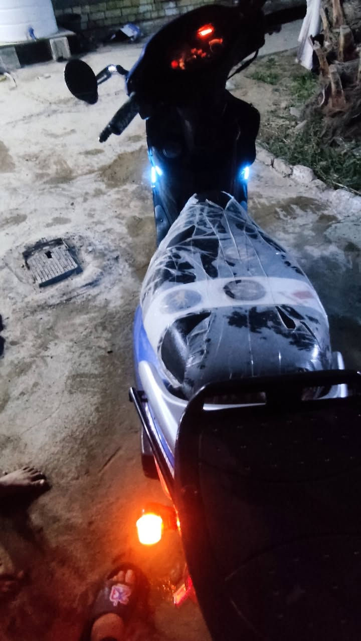 سلام عليكم دراجه للبيع رمبه كفاله عامه لا مفتوحه كهربايات كامله مابيها اي نقص سعر 850 كفاله عامه رقم *********** مكان رفاعي
