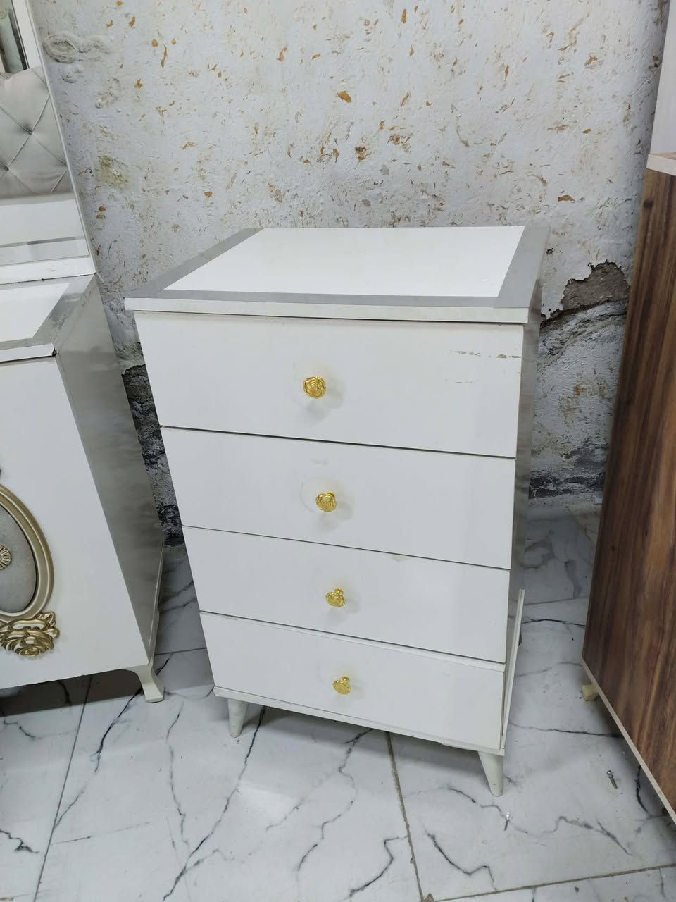 غرفة تركي 9قطع نظام ابواب ❤ ✨
نظافة 95 / 100 ❤✨ 
السعر 600 مع الشد 🪛ونقل 🚙
داخل بغداد متوفر توصيل لجميع المحافظات 🇮🇶


**إذا كنت صاحب هذا الإعلان وتريد حذفه لأي سبب، رجاءا أرسل رسالة إلى الدعم الفني**