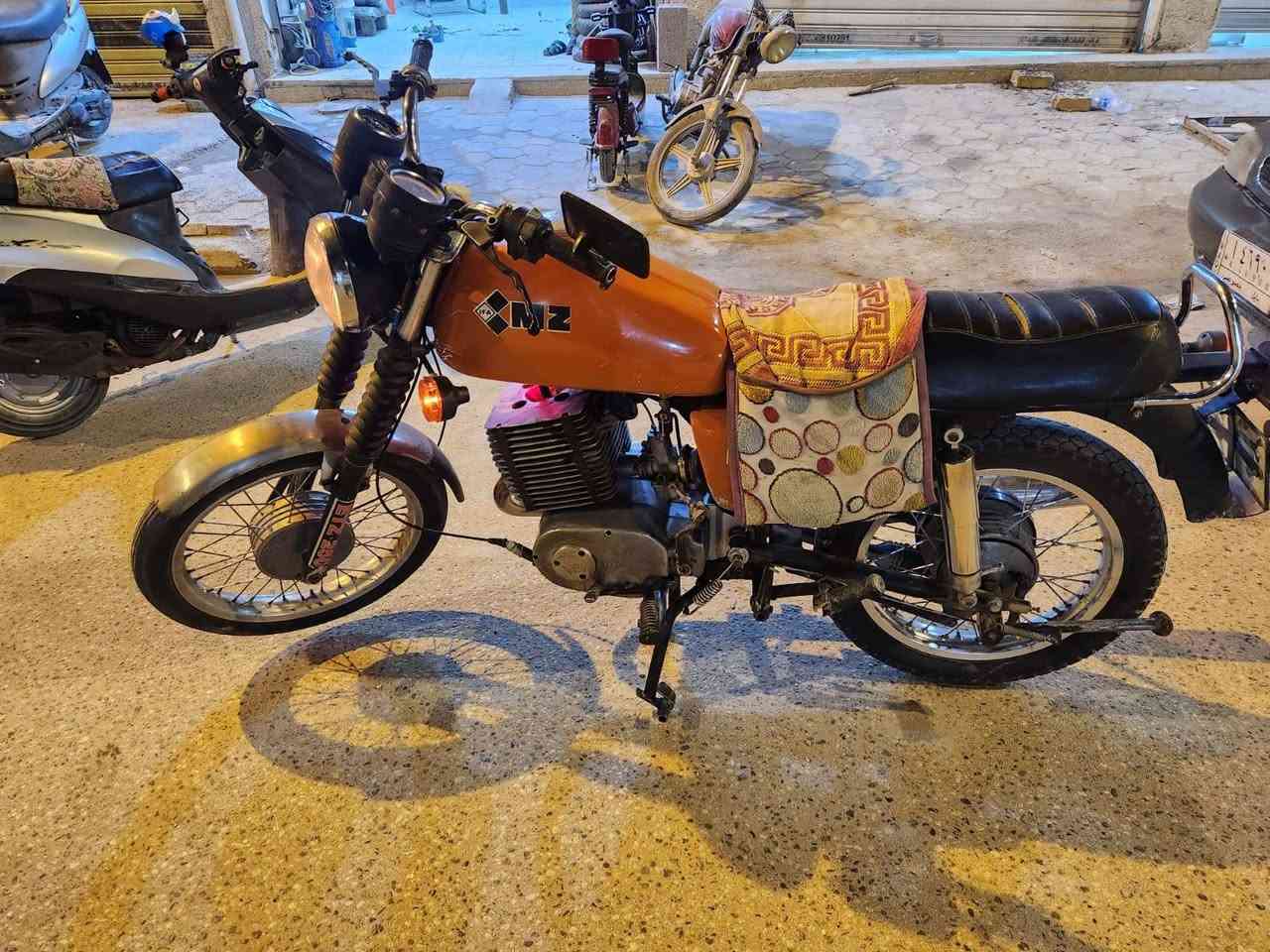 سلام عليكم دراجة امزت للبيع موديل 82 دراجة خير من الله مكاني كربلاء الكنطرة البيضة الشرايي يتصل على هذا الرقم***********
