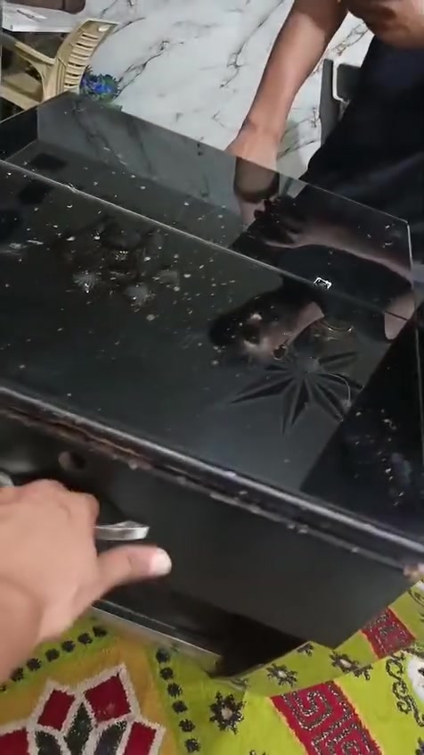 يوجد لدينا اغراض محل حلاقه نظيفه جدا للبيع
المكان بغداد مدينة الصدر 
للاستفسار الاتصال على الرقم ***********
