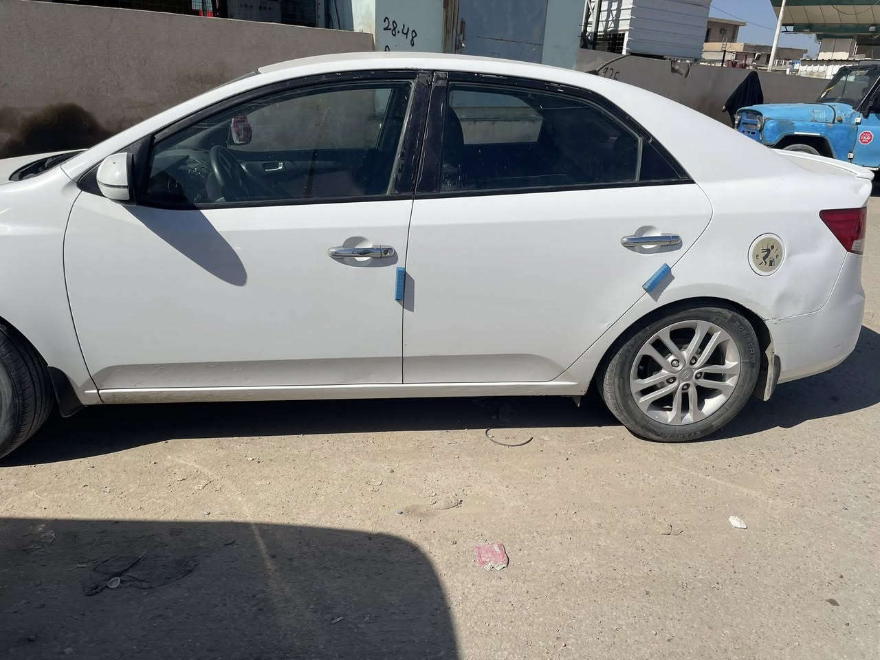 سيراتو ١١ رقم شمالي بسمي
المكان الصويرة 
صبغ جملغ صفحة السايق و شوية من البنيد وجوه قبق البانزين شوية
بيها شخط بالباب جهة الصدر 
سعر ٩٥
***********
