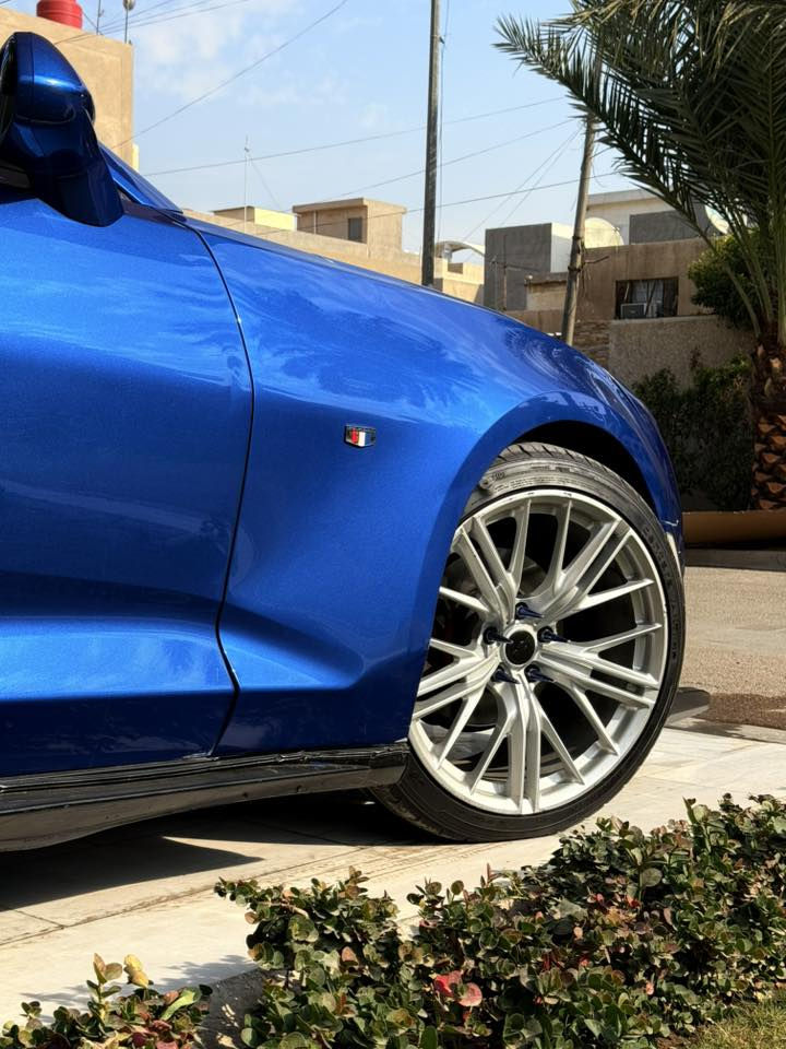 السلام عليكم 🫡 
شوفرليــت كــمــارو 
الموديل / 2016
سعة المحرك /  v6 3.6 
اللون / ازرق
المواصفات / فول عدى الفتحة
الضرر / باب السايق فقط الباقي مكفول يعني قطعه صبغ
حالة السيارة / جديدة جدا وجاهزة بدون اي نقص 
الســعــر     ((((   129$ ورقة   )))) 
 { بالنسبة السعرها جدا مناسب ورجاءا بدون كسران }

        { شارع فلسطين مقابل وزارة النقل }
                           [ للاستفسار  ]
                      [ *********** ]
