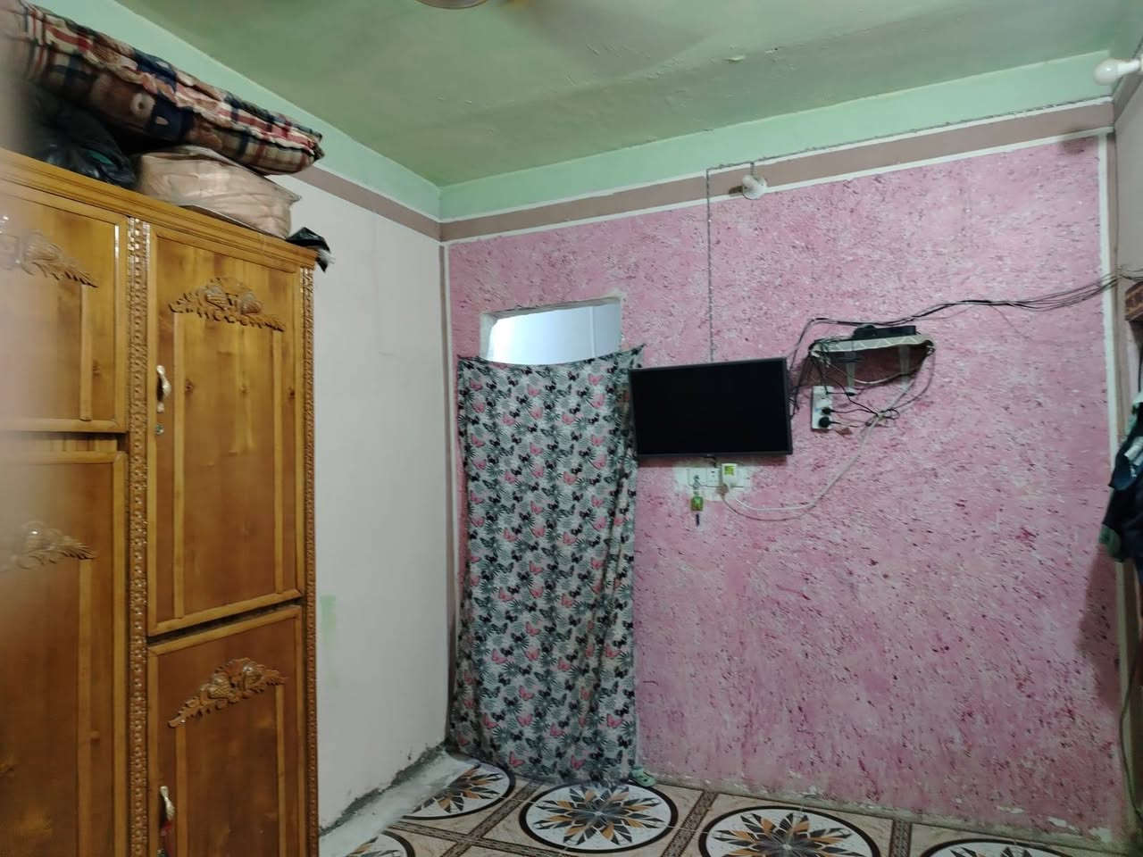 🏡 بيت  للبيع في حي الجمهوري
​الموقع: حي الجمهوري – قرب ملعب الاتفاق
​📐 المساحة والتصميم الداخلي
​المساحة الإجمالية: 75 متر مربع.
​الطابق الأرضي (بناء طابوق حديث):
​إستقبال
​غرفة نوم
​صالة + مطبخ
​مجموعات صحية
​منور صغير لتهوية وإضاءة طبيعية
​الطابق الثاني (بناء ثرمستون):
​غرف نوم عدد (2)
​📞 للتواصل والاستفسار
​يرجى مراجعة مكتب دبي للعقارات أو الاتصال مباشرة:
​رقم الهاتف: ***********
​عنوان المكتب: سايدين الجمهوري – مقابل مدرسة القدس – قرب جامع الحكيم – مجاور صيدلية الساقي.
