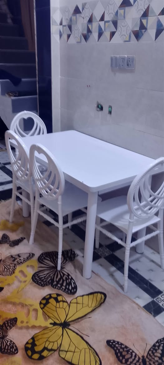 طاوله قفل 135توه ماخذيه جديده 
دبه متروسه غاز قفل 75توه متروسه غير هل سعر لا تعلق 
بلازمه حجم 26قفل 55نهايته شرط شغل 
***********بي وتساب
