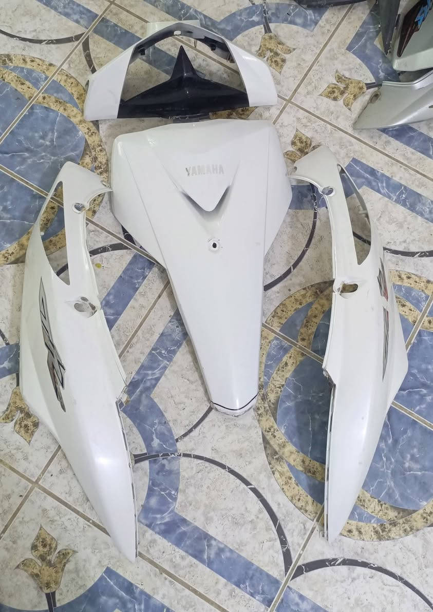 للبيع كفرات وكالة اثنين أصليات ختم Yamahaوالثالث تايوان تفاصيل كدامك كل شي موضح
الألوان أبيض /سلفر/ مشمشي 

الشراي يتصل أو يدخل واتس اب 
مكاني بغداد 
***********
