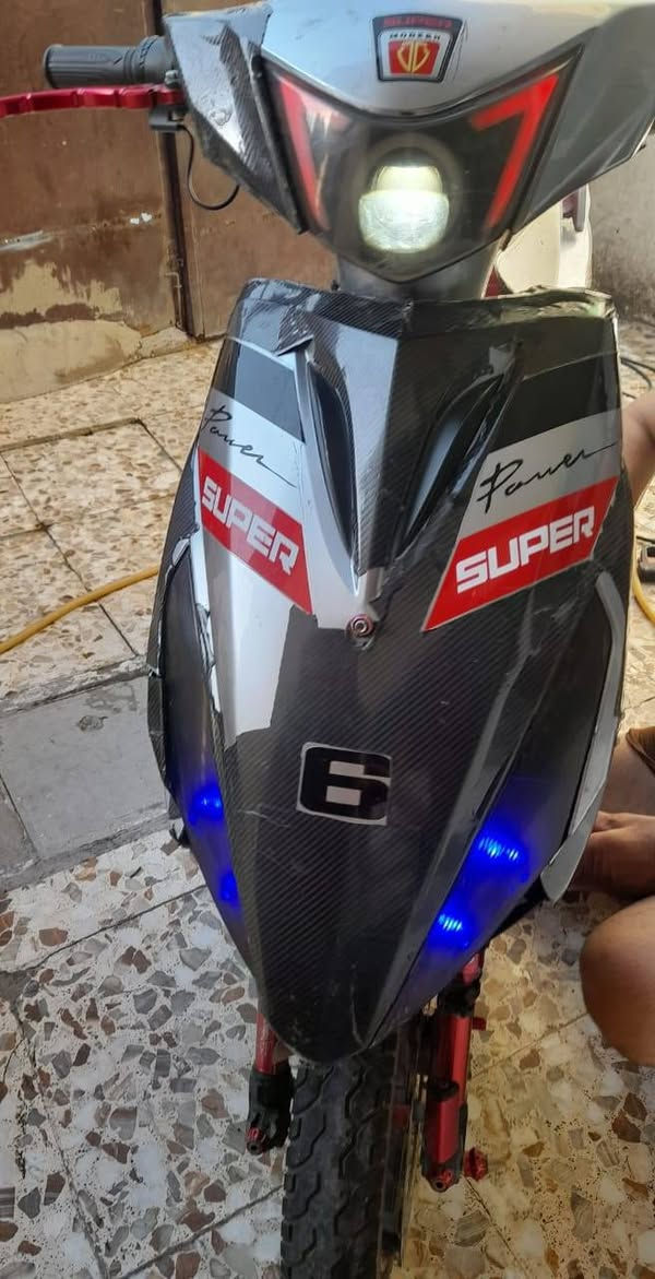 السلام عليكم للبيع دراجه شحن GTG دراجه. نضيفه بريكات كله كامل رياضي كهربائيات كله شغال بطاريات 5. الاكبار 
السعر 250 وبيه مجال للطيبين. مكاني بغداد البلديات ***********. هذا رقمي. واني بل خدمه
