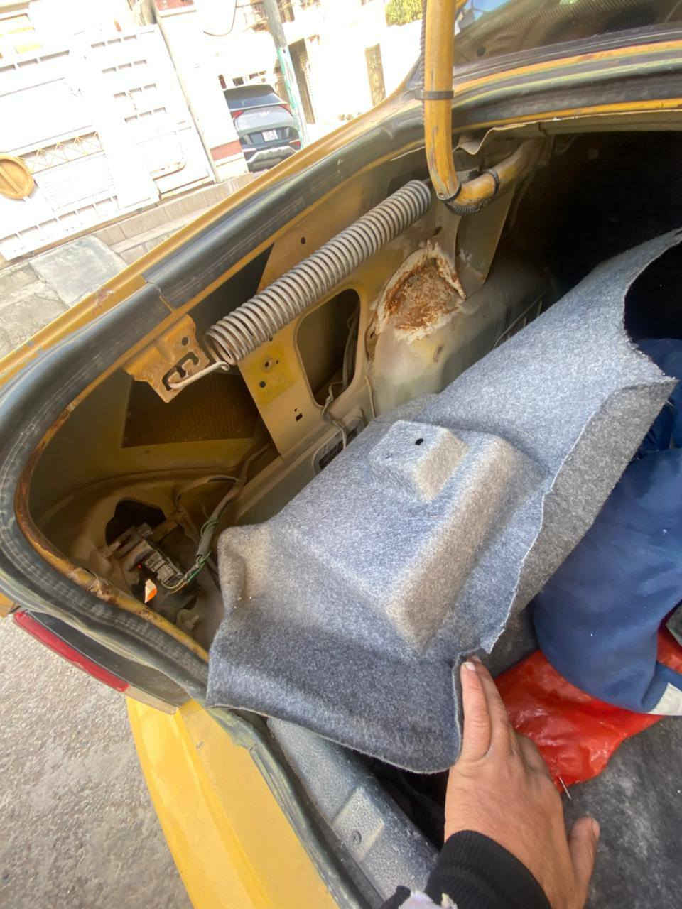 السلام عليكم سمند 2011 بسمي مصفره من كلشي هزه جديده كبل تحويل بيه ضربه بالجاملغ الخلفي  وباب كير محرك خير من الله 32 وبيه مجال قليل  مكاني حي الاعلام تقاطع درويش
‏‪***********‬‏
