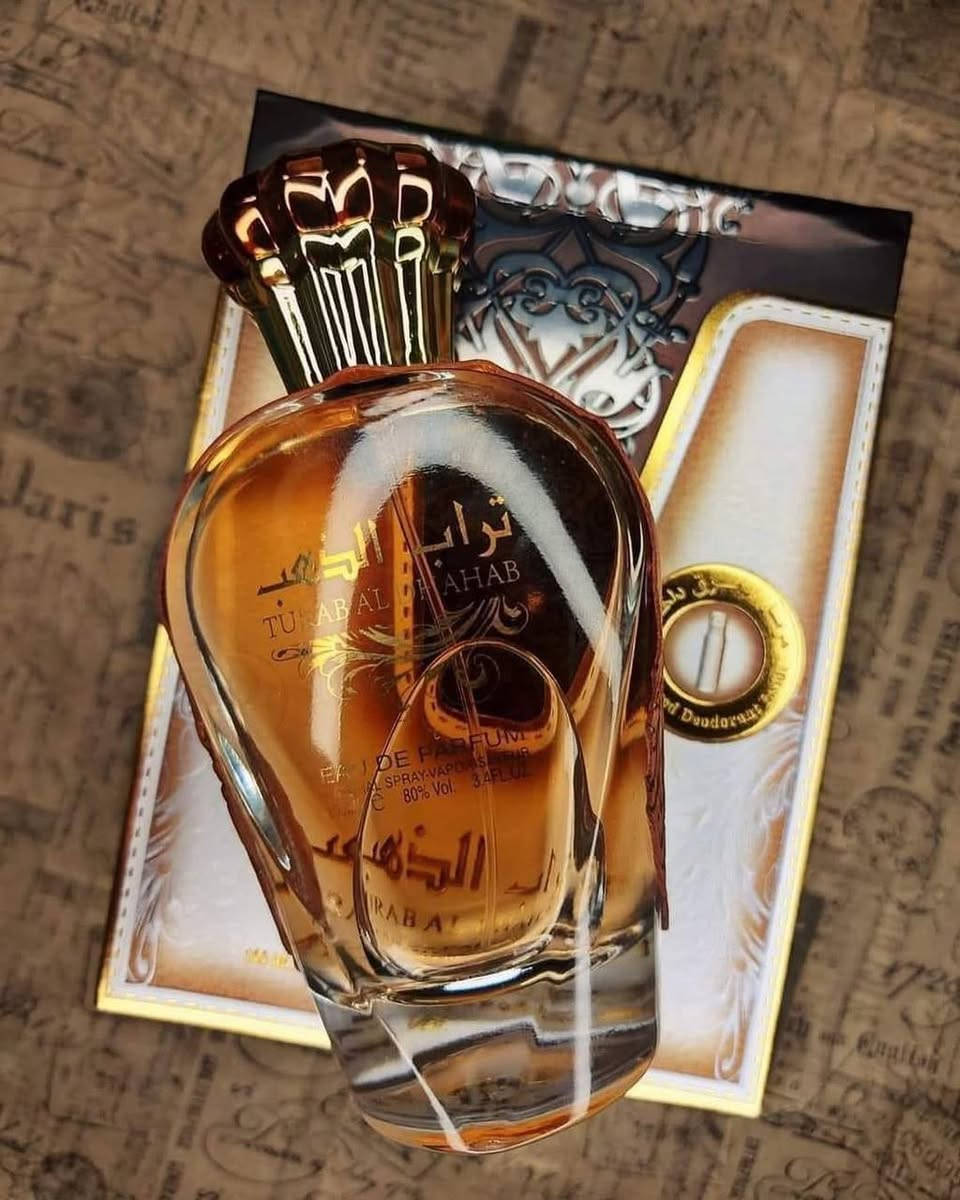 ✨🌹 تراب الذهب – جنة الأرض بين يديك 🌹✨

🔥❤️ عطر تراب الذهب من أفضل العطور الترابية الحديثة، عطر فاخر يجمع بين الأناقة والجاذبية والسحر 💫، ويأخذك إلى إحساس يشبه جنة الأرض 🌿🌧️.

💎 عطر يونيسكس يناسب الرجال والنساء، يتميز بثبات عالي وانتعاش مميز يدوم طوال اليوم ⏳✨.

🌸 النوتات العطرية:
🔹 المقدمة: الزهور البيضاء 🌼 وزهرة الزنبق 🌷  
🔹 القلب: الفانيلا 🍦، لبن جوز الهند 🥥، وجوزة الطيب 🌰  
🔹 القاعدة: المسك الأبيض 🤍  

🌧️ رائحة العطر تعكس عبق التراب الممزوج بالمطر، إحساس بالحيوية والانتعاش وكأنك تحت قطرات المطر 💦🌿، مع لمسة دافئة من العود والمسك الفاخر 🪵✨.
💯✔️ خيار مثالي لكل من يبحث عن التميز والرقي في عالم العطور.


**إذا كنت صاحب هذا الإعلان وتريد حذفه لأي سبب، رجاءا أرسل رسالة إلى الدعم الفني**