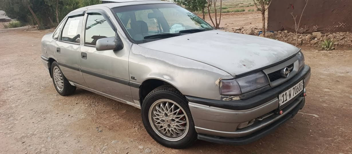 اوبل فيكترا رقم بغداد بسمي سنويه جديده موديل94محرك 2000لاصبغ ولا ضربه ولا خياس محرك وكير حاويه صدر امامي خلفي جديد. رقم الهاتف ***********
