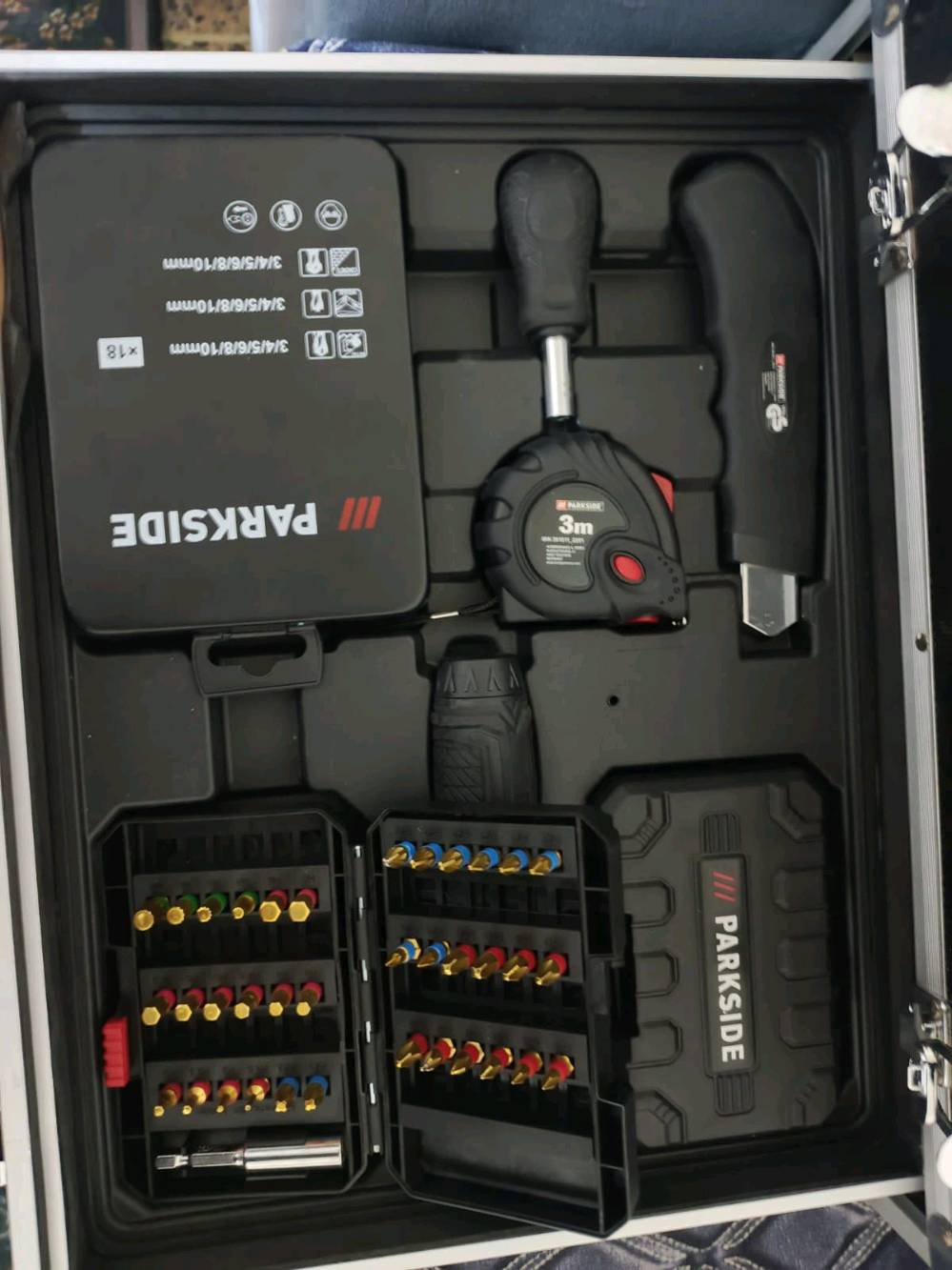 سلام عليكم 
دريل بريك سايد للبيع 
معه كامل الملحقات