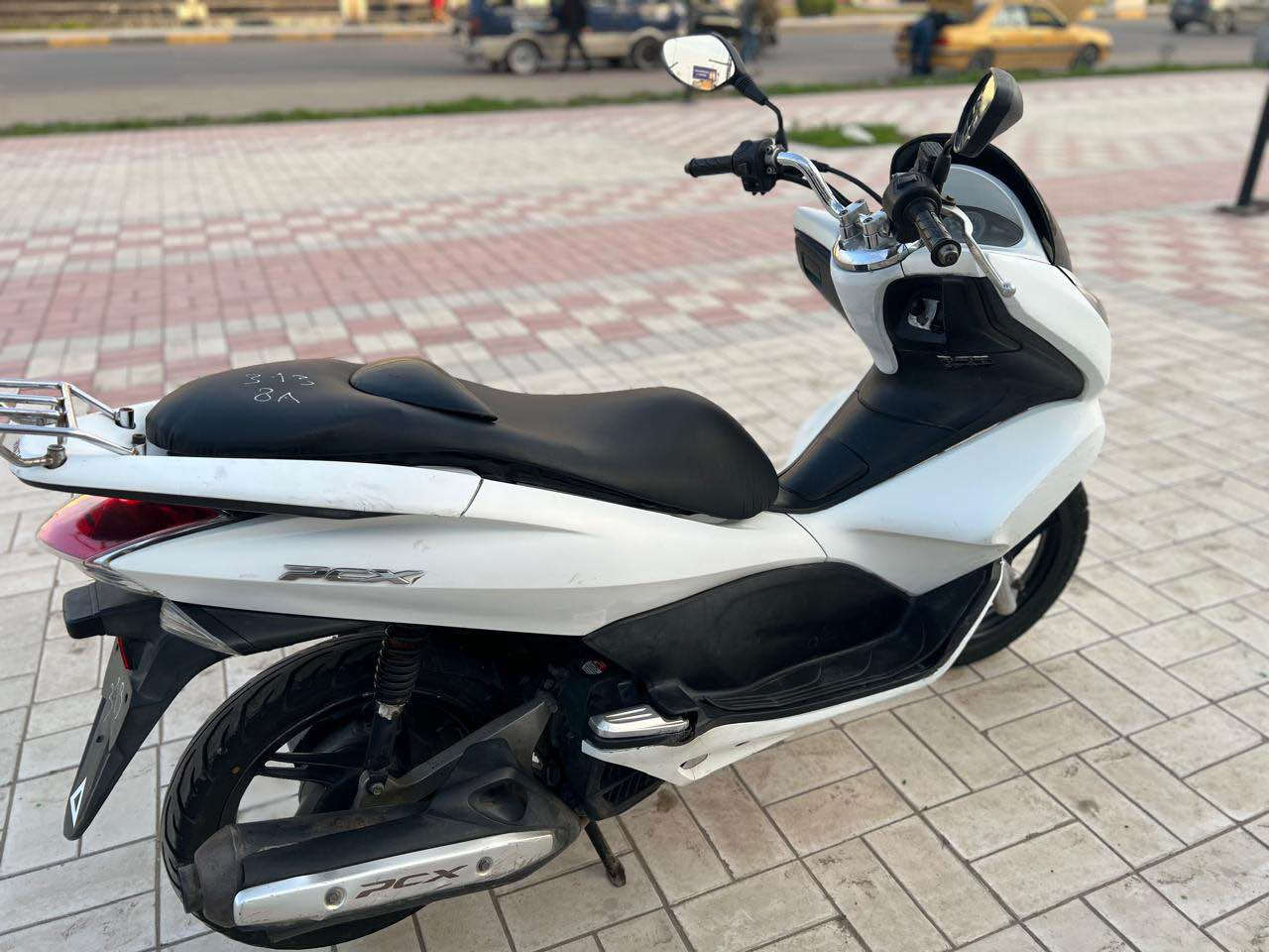 السلام عليكم للبيع دراجه pcxجيل الاول  دراجة مال رمبه ماخذها رمبه الدراجه وأعلى ايدي حجم مكينه 150ياباني الاصلي دراجه جديده مال جناي وعلئ ايدي لون مميز ماروني 
ياباني الاصلي دراجه كامله أستان كهربائي تدفئه بل يدات حساس ازدحام سويجات ٢حرف Aدراجه جديده الدراجه مكينه لوك شلعه معدل خير من اللّٰه دراجه تكول جديده بمعنئ الكلمه واحلا من الصور مال جناي المكان بغداد دراجة مكفوله اي نقص مابيه السعر مليون و 450  
وبيها مجال   
اي استفسار *********** بغداد, العراق
