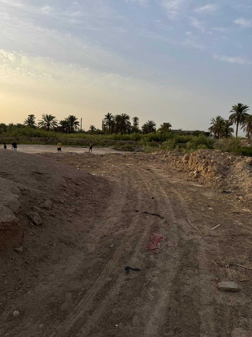 سلام عليكم قطعه ارض  البيع مساحه 400 طابو زراعي  ما عليه اي شي لا عشائر ولا دوله    وتبعد عن شارع بغداد 100 متر كلش قريبه عن الشارع  
المكان بصره خلف مقبرت سيد سامي  السعر 18 مليون


**إذا كنت صاحب هذا الإعلان وتريد حذفه لأي سبب، رجاءا أرسل رسالة إلى الدعم الفني**