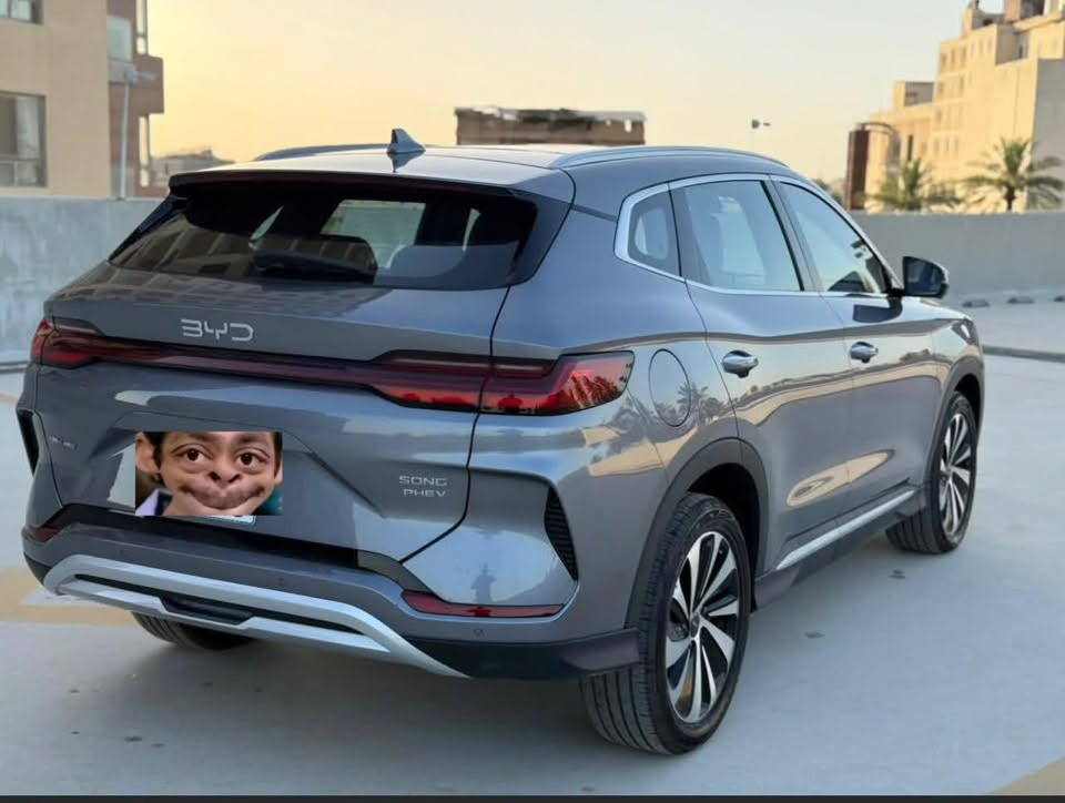 للبيع
BYD Song Plus DM-i AWD
فلاكشب بلس FULL OPTION موديل 2026
✅ وارد خليجي أصلي (وليس صيني) وكالة نور الجزيرة 
✅ أعلى فئة “Flagship Plus”
✅ دفع رباعي AWD
✅ هايبرد Plug-in DM-i

💎 ســعــر ✅ ::  140 وبيها مجال 

⚙️ المواصفات:

* محرك 1.5 تيربو + محرك كهربائي أمامي وخلفي
* قوة 320–330 حصان
* ناقل حركة E-CVT
* تسارع 0-100 خلال 5.9 – 8.5 ثانية
* مدى كهربائي حتى 80 كم
* شاشة وسطية دوارة 15.6 إنج
* شاشة عدادات رقمية 12.3 إنج
* HUD عرض معلومات على الزجاج
* كاميرات 360 عالية الدقة
* مقاعد كهربائية 8 وضعيات مع تبريد وتدفئة وذاكرة
* فتحة سقف بانوراما
* شاحن لاسلكي سريع 15W
* إضاءة داخلية متعددة الألوان
* جنوط رياضية 19 إنج
* زجاج عازل للضوضاء
* نظام صوتي ممتاز
* فتح وتشغيل بصمة

🛡️ أنظمة الأمان والقيادة الذكية (ADAS):

* مثبت سرعة راداري ذكي
* الحفاظ على المسار
* تحذير الخروج عن المسار
* فرملة طوارئ تلقائية
* مراقبة النقطة العمياء
* حساسات أمامية وخلفية
* قراءة الإشارات المرورية
* مساعد الازدحام والقيادة شبه الذاتية

⛽ اقتصادية جداً بالوقود
🔋 بطارية Blade الأصلية مع ضمان
📍 السيارة خليجي بمواصفات أعلى وتجهيزات أفضل من النسخ الصينية

رقم التواصل :-:- ‭***********‬
وبيها مجال
