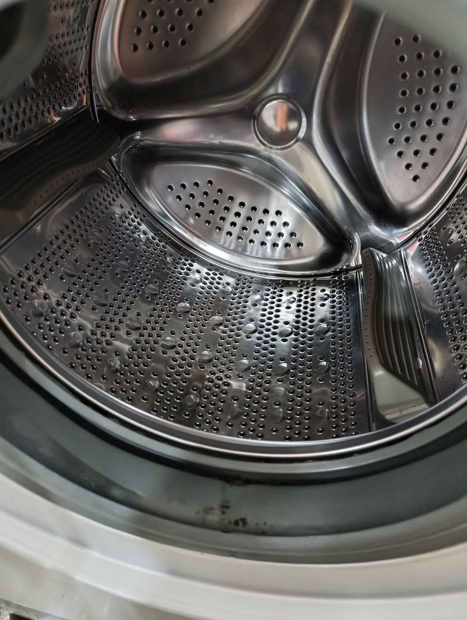 جلشۆری بووشی ۹ کیلۆ ، پاک و بێ عەیب و بێ کێشەیە ماتۆڕی انڤێرترە ، حەوزی گەورەیە و بێ دەنگە لە  ووشک کردنەوە ،نرخی 120هەزارەو لە سلێمانیم ***********4 السليمانية, العراق
