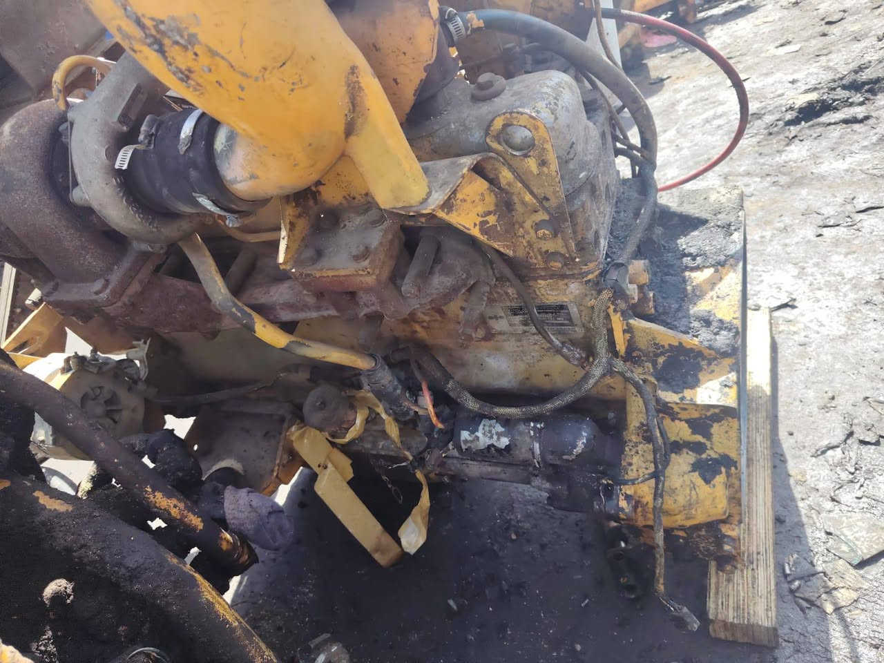 سلام عليكم
مكينه كوماتسو سته سلندر سوبر 
***********
