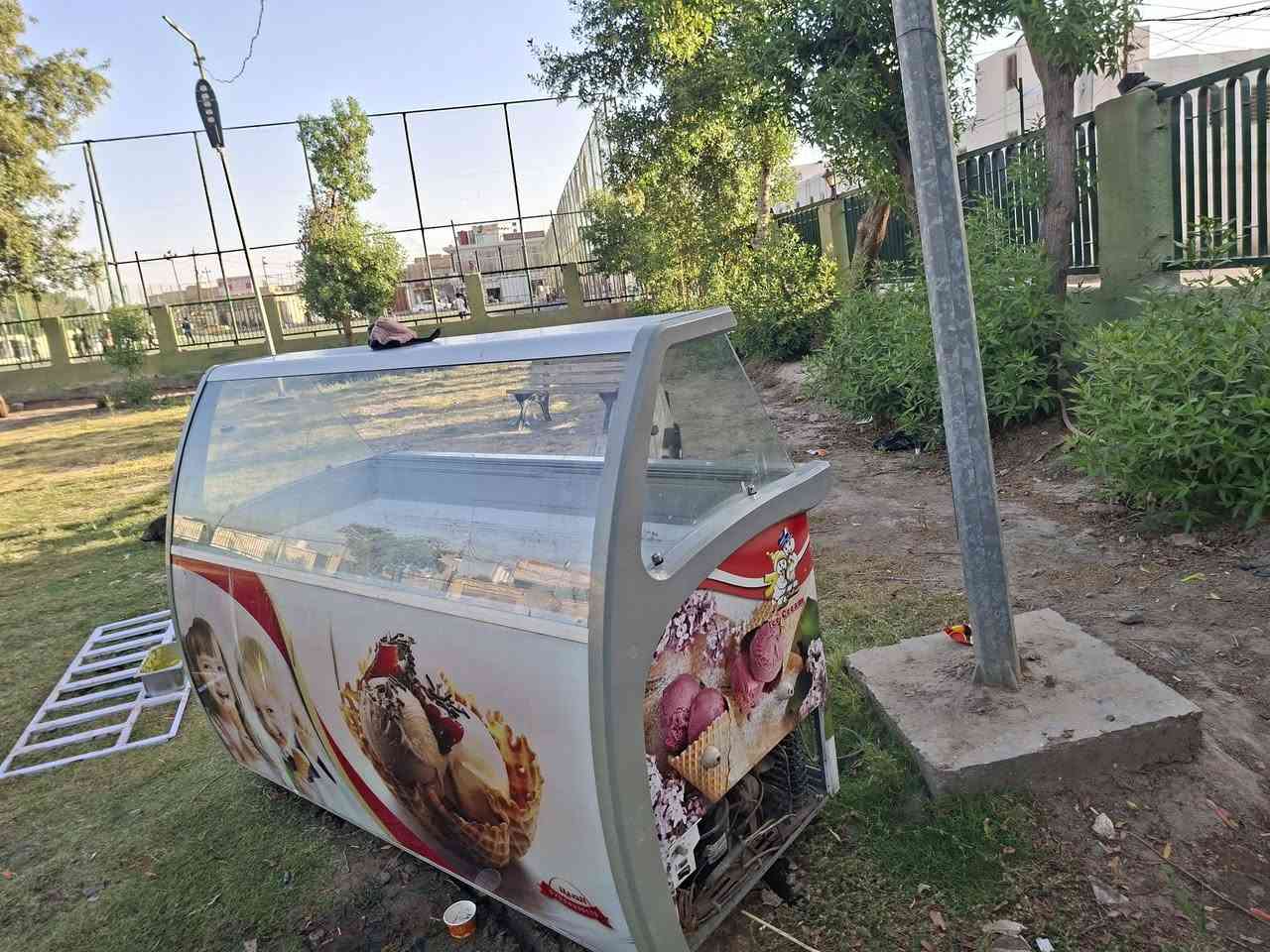 عارضة ميلاد 12 بلانك فول تجميد
نقص جامه جهه يمين فقط والباقي مشروط ع الشغل 
الإتصال ***********
