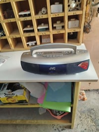 مسجل تحفه ياباني راديو كارتونه موجوده سعر ٤٠ مع توصيل تصال بالرقم 0771...