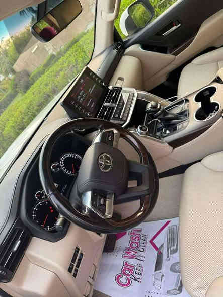 تويوتا لاندكروز GXR LIMITED موديل 2023 وكالة ساز 
(SAS العراق)
ماشي 39 ألف كم فقط
مكفولة كفالة عامة من كلشي،
عدا تكحيلة خفيفة بالدعامية الأمامية و أصبع PDR بارد بالجاملغ الخلفي.

مواصفات السيارة:

فئة GXR LIMITED أصلي مال ساز (فول الفول 1/1).

محرك 6 سلندر – 4000cc – تنفس طبيعي.

بصمة + تشغيل عن بُعد.

ثلاجة.

كراسي كهرباء مع تدفئة وتبريد.

مرايا كهرباء.

سلايد + صندوق كهرباء.

Auto Hold.

لد بلادي بالشباك الأمامي + لد خلفي.

4 كاميرات + حساسات أمامية وخلفية.

زينون.

شاشات + تطبيق أصلي.

شحن موبايل وايرلس.

السيارة فول مواصفات وكل أغراضها موجودة بدون نقص.

إدامة كاملة بالوكالة – السيارة مثل الزيرو وبعدها ضمن ضمان الوكالة إلى نهاية 2026.
الرقم: بغداد – مشروع وطني (تحويل مباشر ثاني يوم)

الــســعــر 🟥 :: الـــرد تـلـقـائـي 💎

رقم صـــاحب السيارة: ***********
