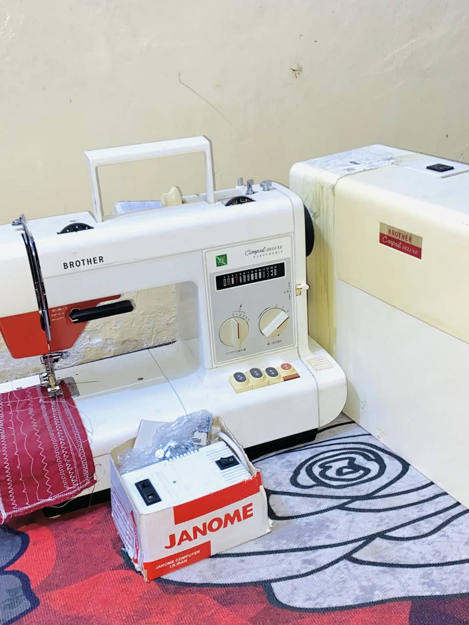 مكينة برذر كومبال ياباني  ١٥٠ جديده مع ملحقاتها كامله 
اصليه تطريز وخياط وافر بيت دكمة وتخيط جميع أنواع الاقمشه لتواصل خاص


**إذا كنت صاحب هذا الإعلان وتريد حذفه لأي سبب، رجاءا أرسل رسالة إلى الدعم الفني**