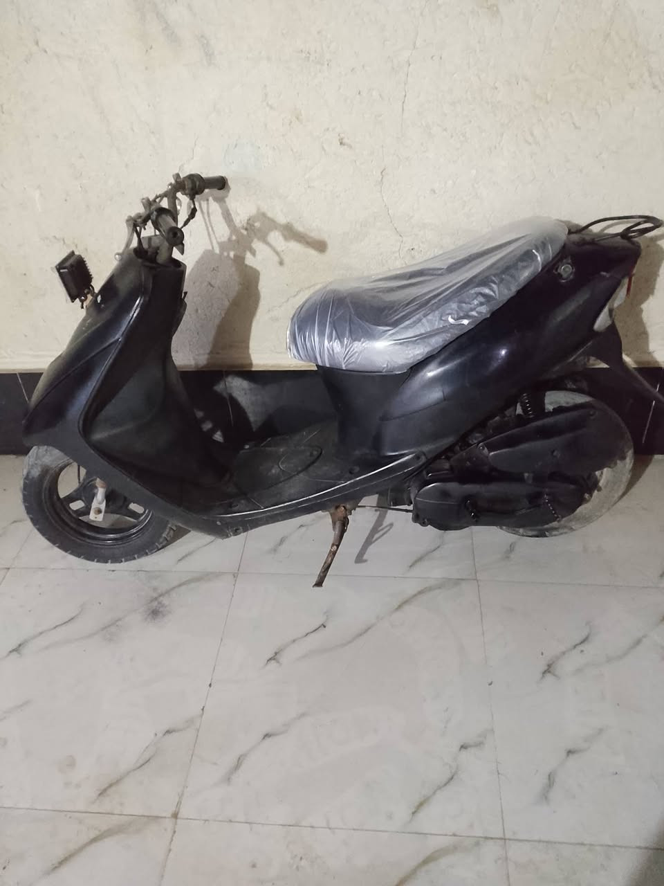 شباب دراجه ساسوكي رياضي، دراجه نكره هندر واحد شغاله، مفتوحه مره واحده سريعه كلش محرك نشط غراضه اصليه كبريته اصليه فول مال توديك وجيبك ناعمه صوته زين سعره ب120الريده يتصل، ***********
