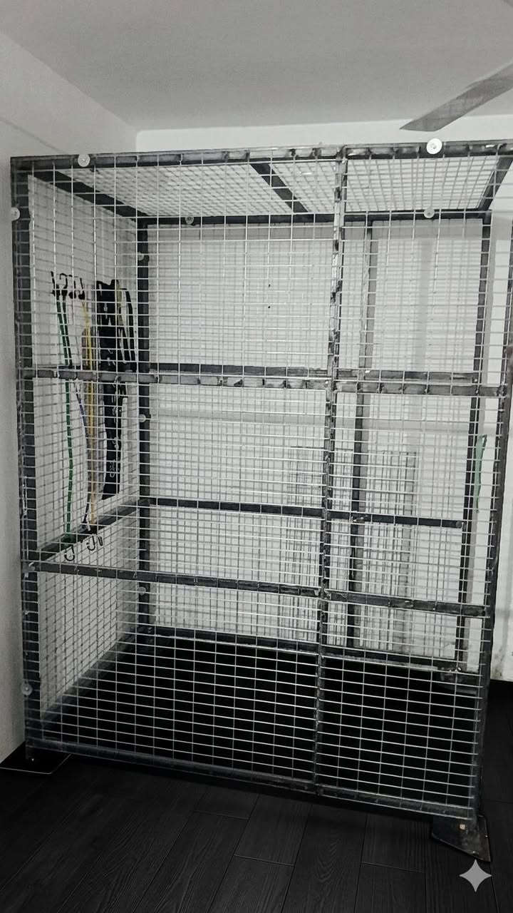 السلام عليكم قفص سبايدر الارتفاع مترتين والعرض متر والعمق متر ونص مع الملحقات يستخدم لتمارين العلاج الطبيعي السعر ٣٠٠ الف  ومشايه طفل سعره ٢٥٠٠٠٠
للاستفسار الاتصال على الرقم *********** العنوان ميسان العماره
