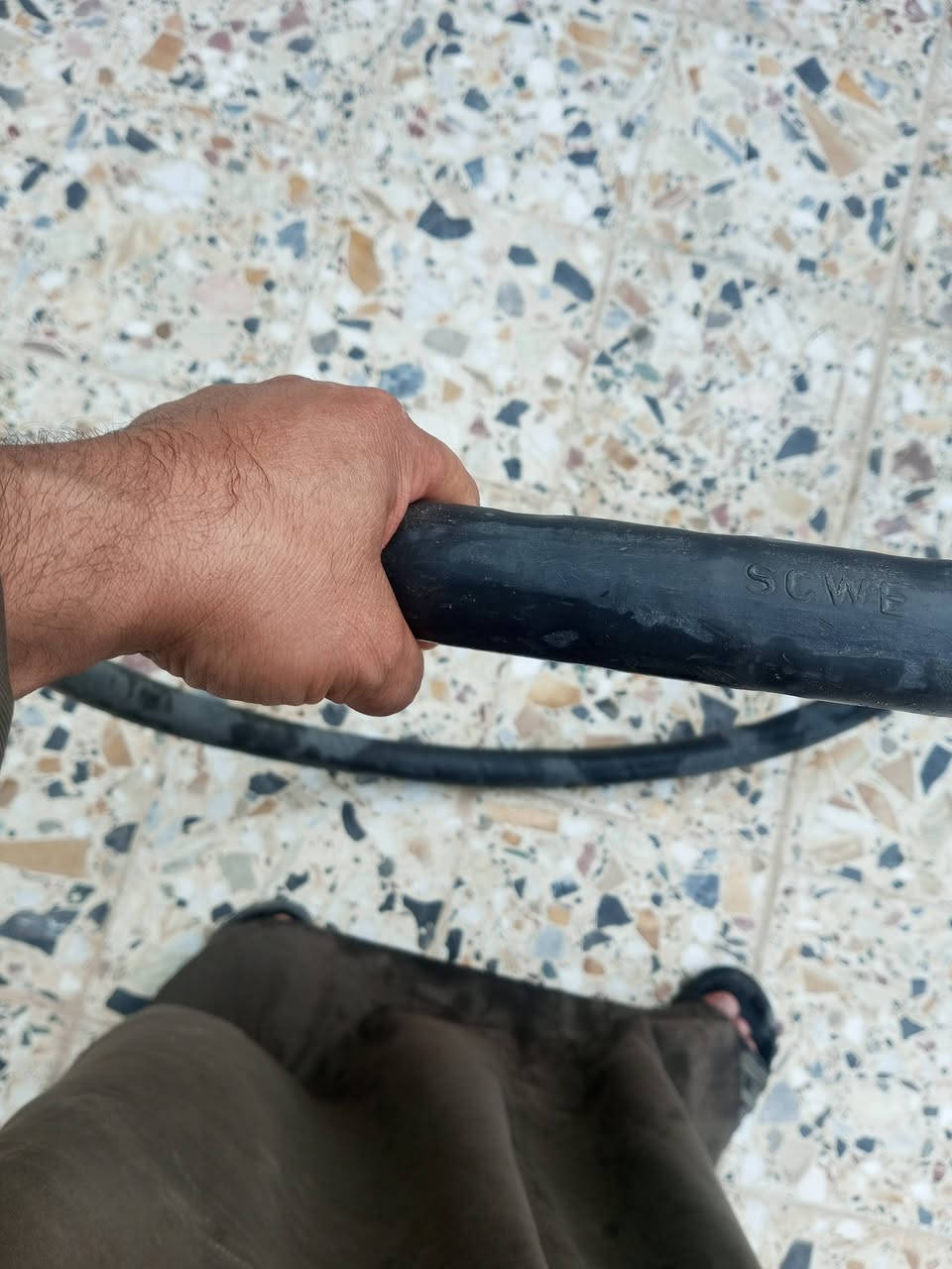 السلام عليكم عندي قطعتين كيبل واحد تقريباً 4×25 أو 4×35 طوله 11 متر 40 سم قطعه ثانيه 8 أمتار ***********
