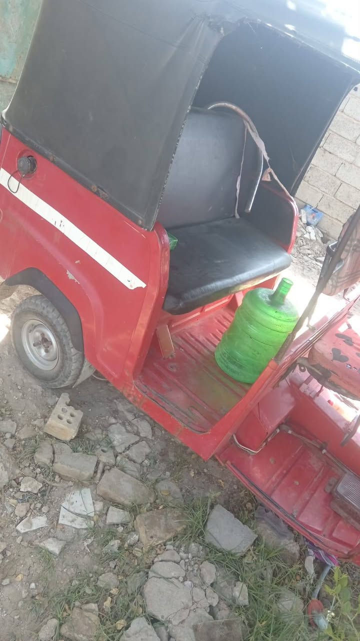 السلام عليكم
تكتك بياجو 2018 أوراقها اصولية كشرها بلادي المحرك جديد كسر فلين TVS ستيرن TVS أغراضها متوفرة مال TVS وياله باجاج التكتك متعوب عليها السعر 3500
مكاني بغداد شعله
للاستفسار  في تعليقات


**إذا كنت صاحب هذا الإعلان وتريد حذفه لأي سبب، رجاءا أرسل رسالة إلى الدعم الفني**