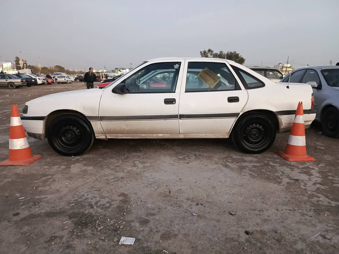 لبيع فكترا موديل 89 سياره حلوه 4تايرات جدد صدر زين محرك 18لاسرف ولا بخار سنويه لحك 27 بيه كؤبؤن بنزين مشروع وطني  سياره حلوه  مكان كركوك .***********.
