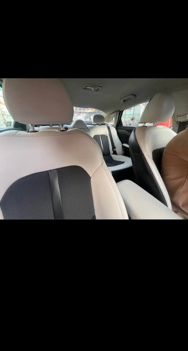 سلام عليكم 
خوان                                                K5
محرك 1600 T مرغوب ✅ 

رقم بغداد مشروع وطني 

باسمي سياره تحويل ثاني يوم 

مكاني بصره 

محرك ✅

كير ✅

تبريد ✅

حداديه ✅

تخم تايرات ✅

فول مواصفات ما عده لفتحه ✅

ابواب بصمه ✅

تشغيل بصمه ✅ 

تشغيل عن بعد ✅ 

صندوق ذكي ✅

مثبت سرعه ✅

تحكمات ستير كامله ✅

لد نهاري المرغوب اصفر ✅

كامره خلفيه ✅

حادث سياره بأمريكا ناشره 

حادث بل عراق 

سياره شتريته بيه بابين وجاملغ 

وبيه خدوش بطرف البنيد ولقماره خفيفات يرجعن بارد 

سياره ماشيه 70 الف 
 
لون رصاصي مرغوب 

متواجد على فيس واتساب 

***********
 
خوان مستعجل على بيع

