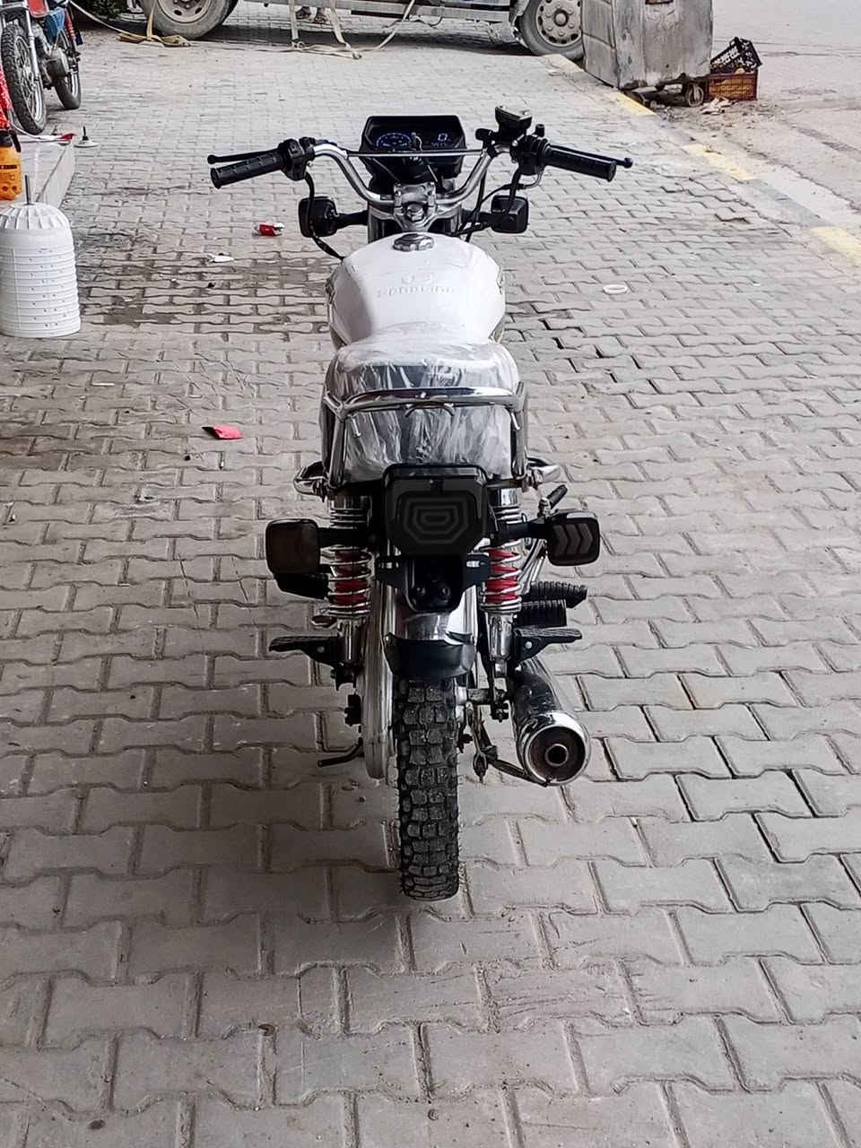 السلام عليكم دراجه للبيع موديل 25 مكاني اللطيفيه الهاتف***********
