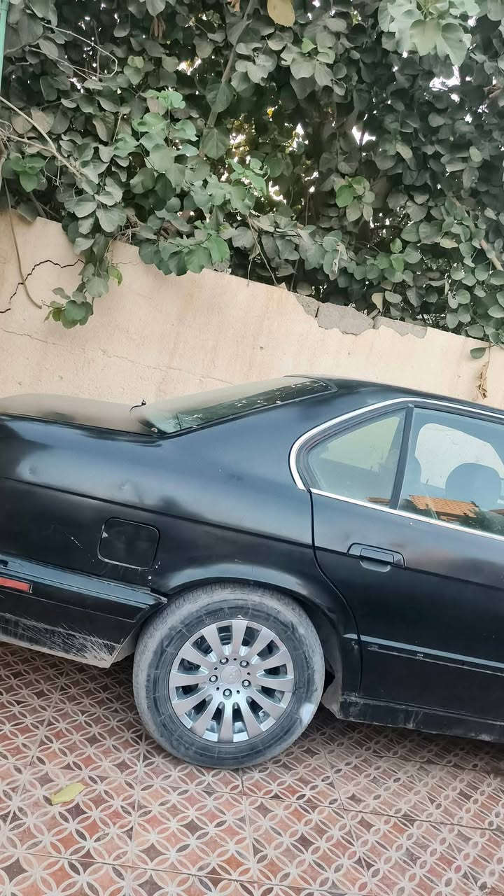 السلام عليكم Bmw 535 گير عادي
للبيع رقم نينوى دولي سنويه لل 29 تحويل مباشر 
تخم نوزل جديد بلكات+ واير بلك جديد 
باتري جديد سياره عليها ادامه كامله تدفئه وتبريد شغاله كهربائيات  شغاله يعوزها  ايسي عاطل وشويه ترتيبات السعر 40 وبيها مجال
مكاني صلاح الدين بيجي وهذا رقمي باقي تفاصيل اتصل ع رقم ***********.
