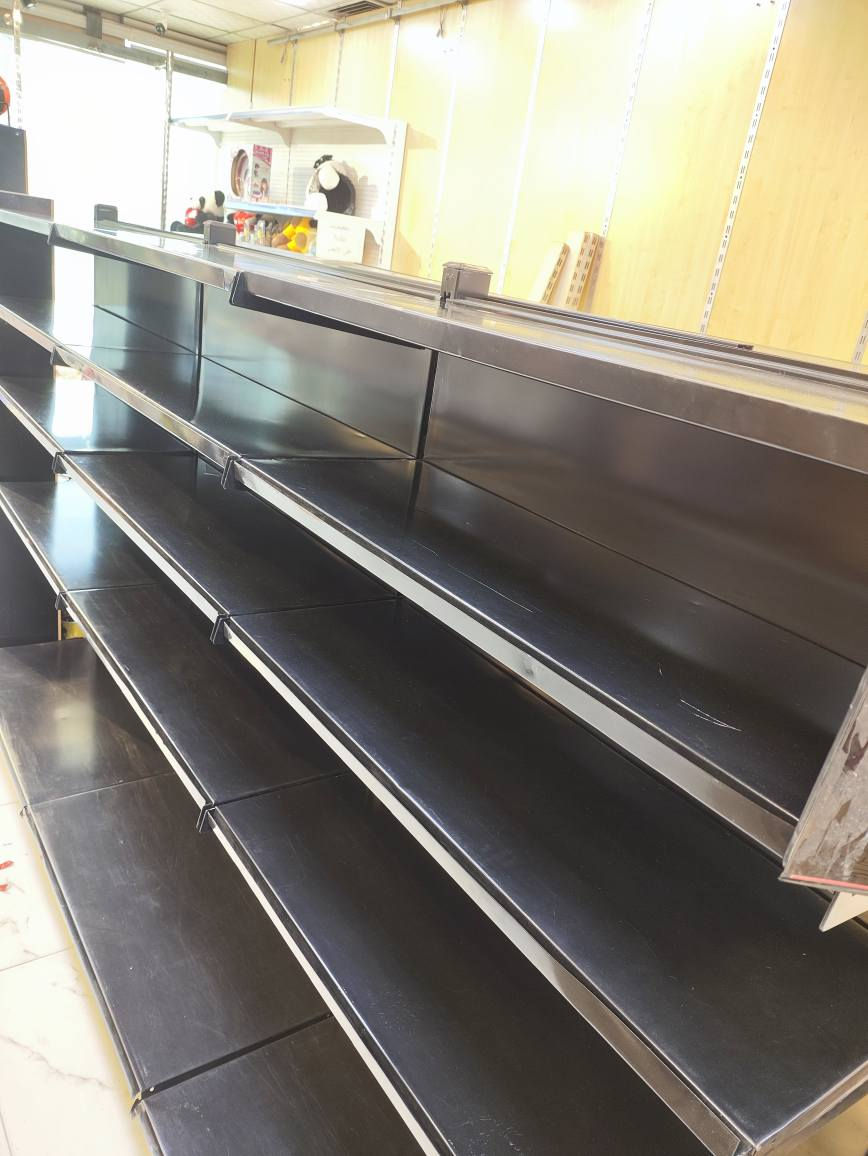 رفروف حديد للبيع
ارتفاع الرف الكامل هو 1,60 م
وعرض 8 سم 
قياسات الرف الواحد المتحرك 
الطول 90 سم
 عمق 30 سم 
.
طول الرف الكلي هو 2,80 م
السعر 360 الف 
للاستفسار 
***********
