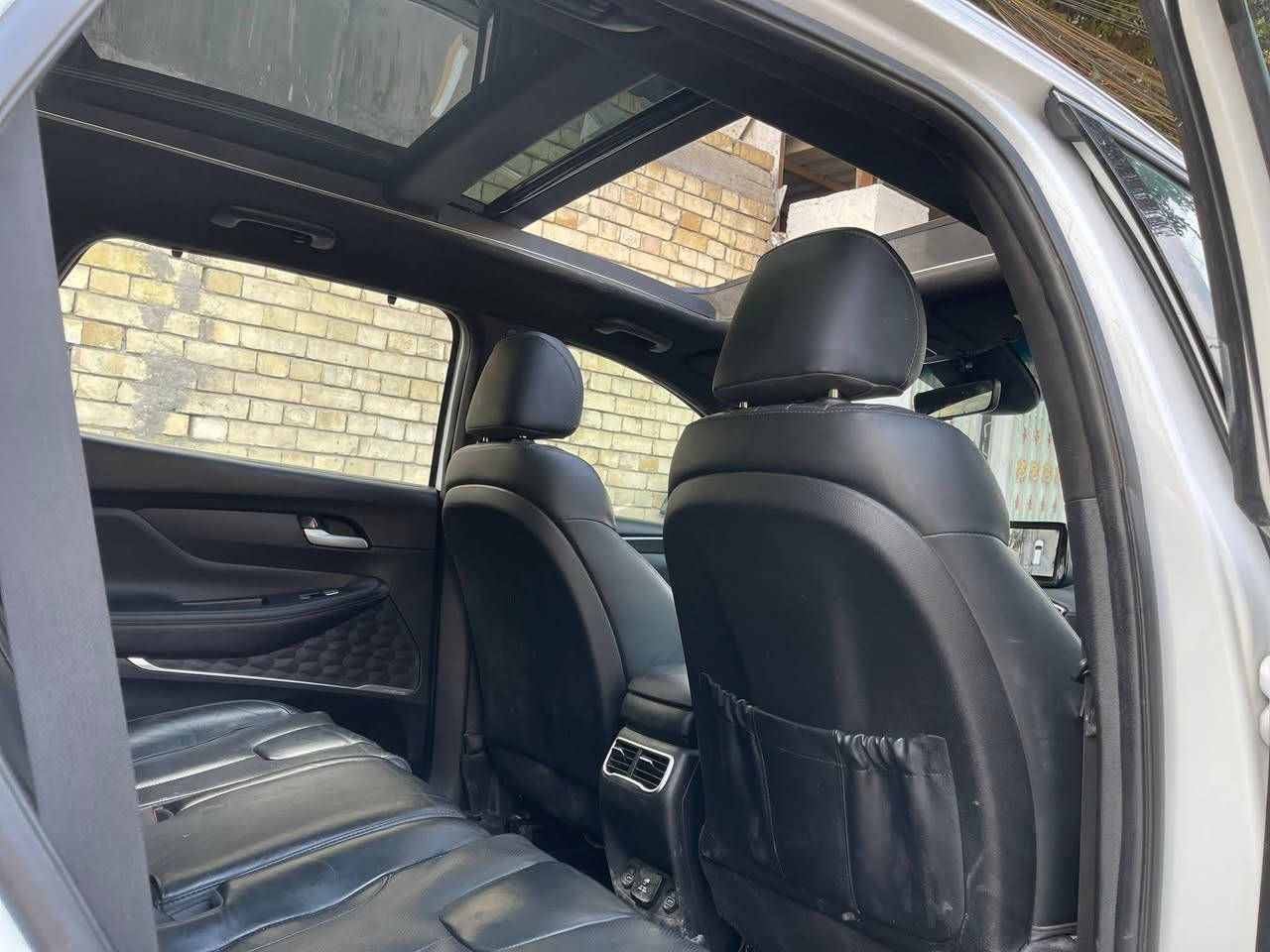 للبيع 23 فول السيارة ( كلكرافي )
صور الحادث بالمنشور 
ماشية ٨٧ الف كيلو
مكان ورقم بغداد
السعر 200 
***********
