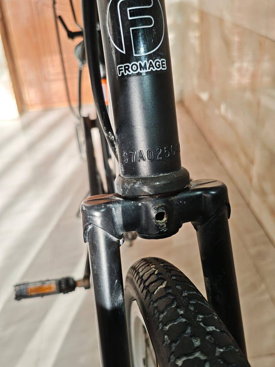 السلام عليكم
بايسكل حجم 26
مديل 2017
مختم من السكان للسله 
قبل 3 ايام طلع من الحاويه 
بعده بوصخ الحاويه 
غراضه كامله 
كلشي كامل نظافته 100/95
السعر 200 
المكان البصرة الصالحيه 
رقمي ***********
