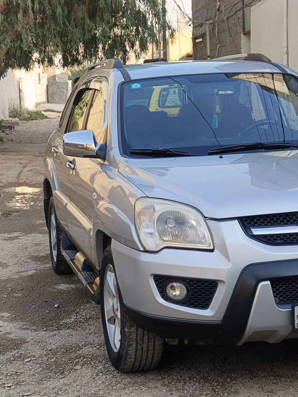🚗 كيا سبورتج 2010 (وارد خليجي) - مواصفات
السيارة بحالة ممتازة جداً (كاملة والكامل الله) جاهزة للاستخدام فوراً وبدون أي مصاريف. تفاصيل السيارة:
✨ المواصفات العامة:
الموديل: 2010
الوارد: خليجي 
المحرك: 2000 CC (قوي واقتصادي بنفس الوقت) ⚙️
❄️ نظام التبريد:
التبريد: ثلج، شغال 100% ومابي أي مشكلة 🥶❄️
🛠️ حالة السيارة الميكانيكية والكهربائية:
المحرك والجير: مكينة + كير نظيفات جداً وعلى الفحص 💯
الصدر : نظيف جداً ومابي أي مشكلة 🔩
الكهربائيات: شغالة بالكامل بدون أي نقص أو عطل ⚡
الإطارات: تخم تاير جديد بالكامل 🛞
📋 حالة البودي (الحادث):
السيارة نظيفة، الحادث مالتها بسيط (جاملغ خلفي جهة السائق + الجنطة) وتصليحها ممتاز.
📌 المكان : [ بغداد / جانب الكرخ - البياع - حي الشهداء]
📞 للتواصل والاستفسار (واتساب أو اتصال):
[ *********** ] [ *********** ] 
السعر : 127$ وبيها مجال حق الجية
