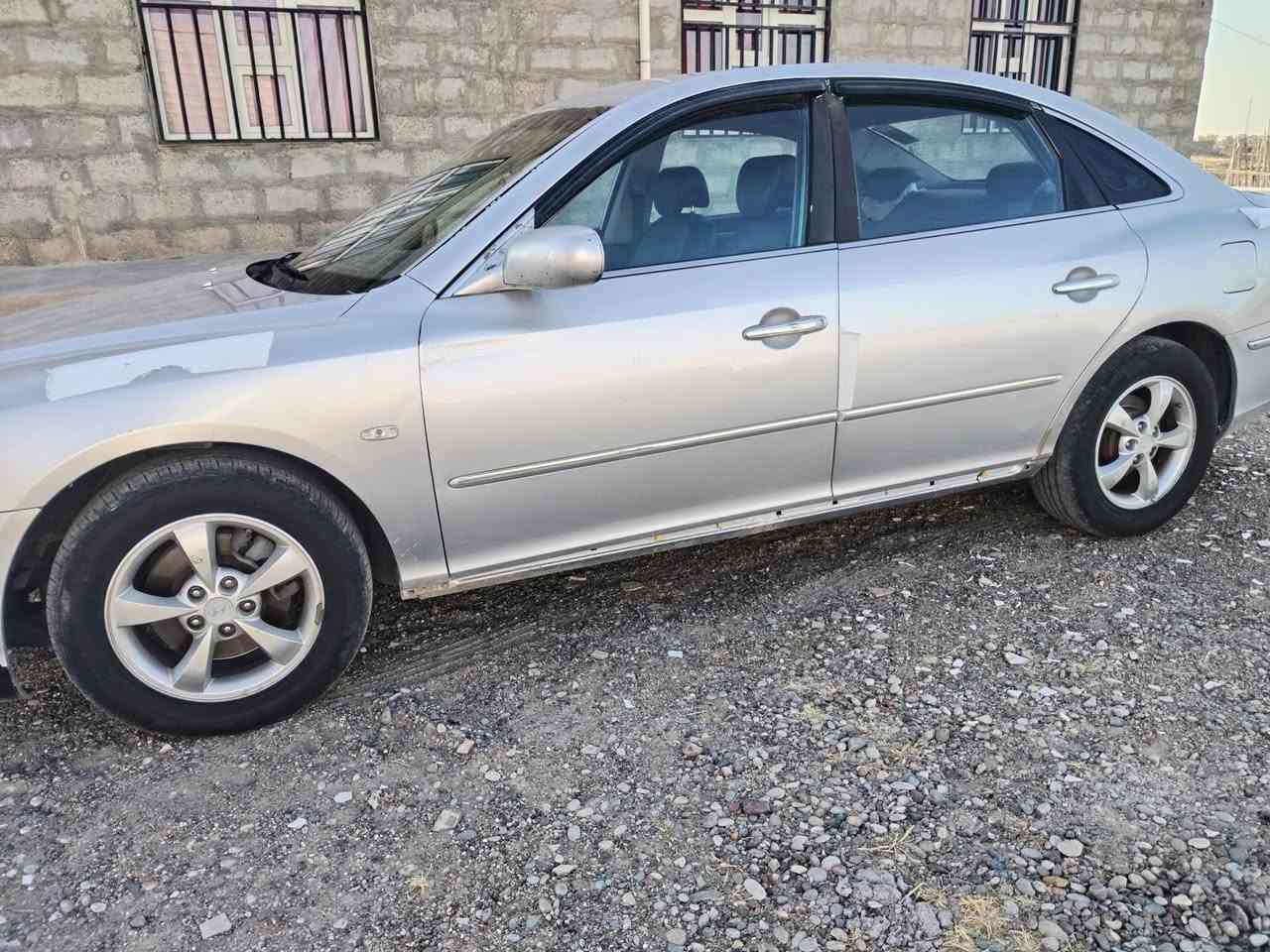السلام عليكم
سياره للبيع سوناتا ازيرا

سياره نضيفة محرك كير بل شرط نضافة فول

محوك طياره

تايرات جديد

السعر 45 وبيها مجال

شراي اتصل ***********
