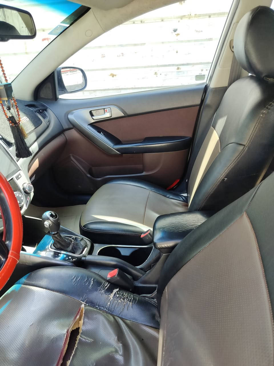 كيا سيراتو 2011
محرك 1600دوش
بيها 3قطع صبغ جمالية 
السعر 90 بيها مجال بسيط
مكانها زعفرانية 
***********
