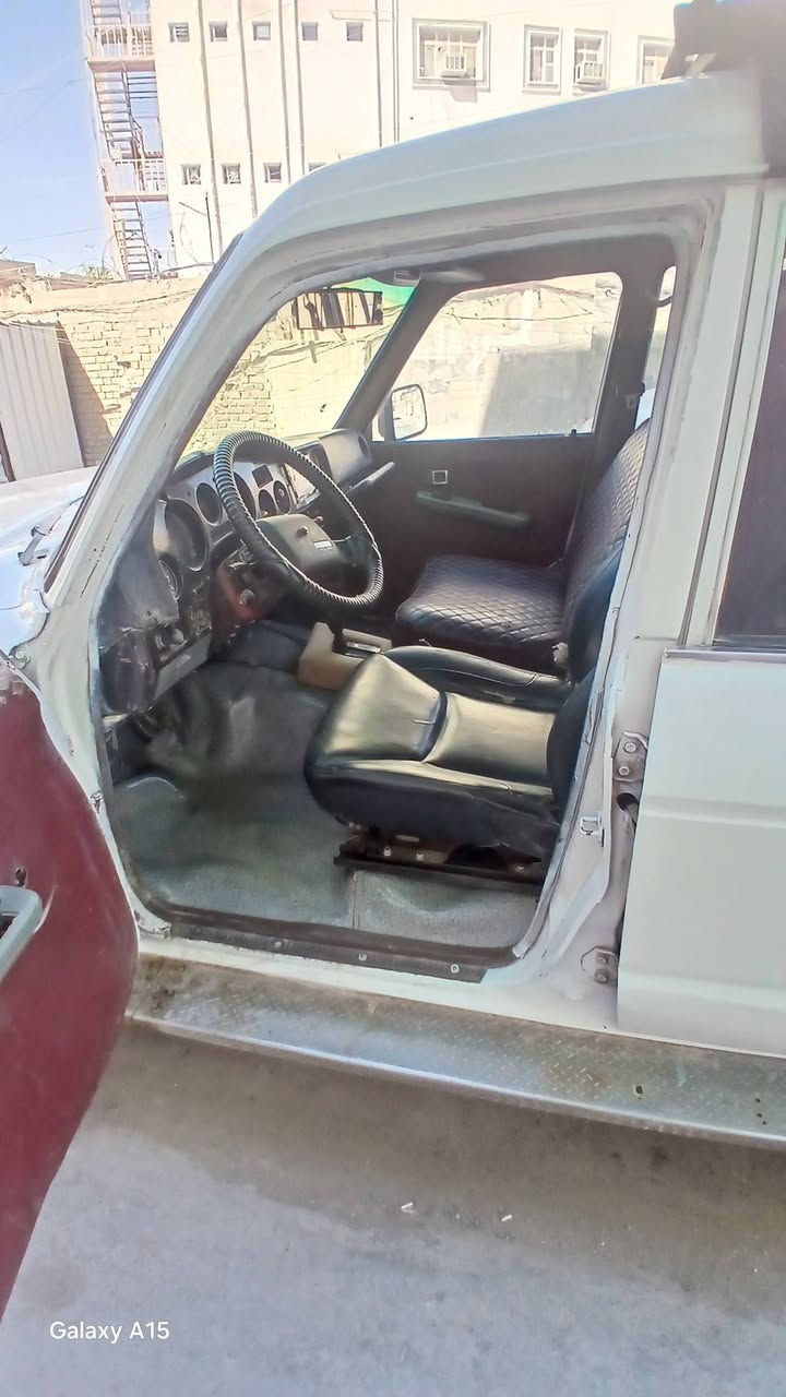 سلام عليكم سيارة لاندكروز موديل ٨٩صبغ عام جماليةمكينة كير مال ملكة ٣٠٠٠السعر٣٥وبيه مجال الرقم للتواصل الرقم ***********
