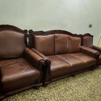 تخم تركي خشب طبيعي 9 مقاعد نضيف  بغداد الغدير السعر //.    ٥٠٠ الف  07...