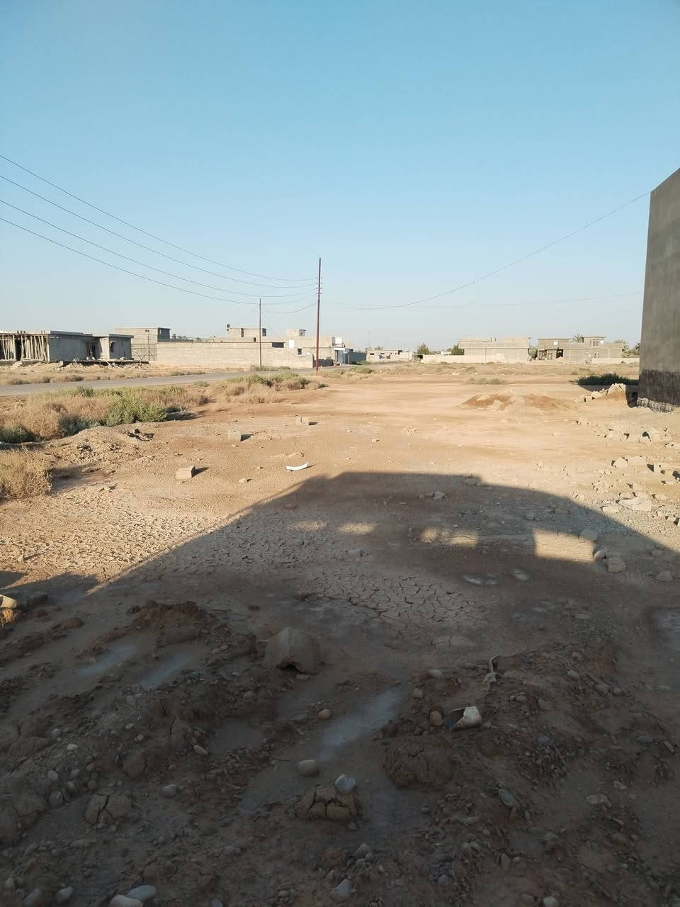 سلام او عليكم قطعة ارض للبيع  مستعجل بسعر مناسب مساحه ٣٠٠م ركن طابو سند٢٥ متوفر كافه الخدمات تبليط ومدارس وماء وجامع في ناحية كنعان منطقة البدعه استفسار اتصال السعر ٢٢ بيها مجال ***********
