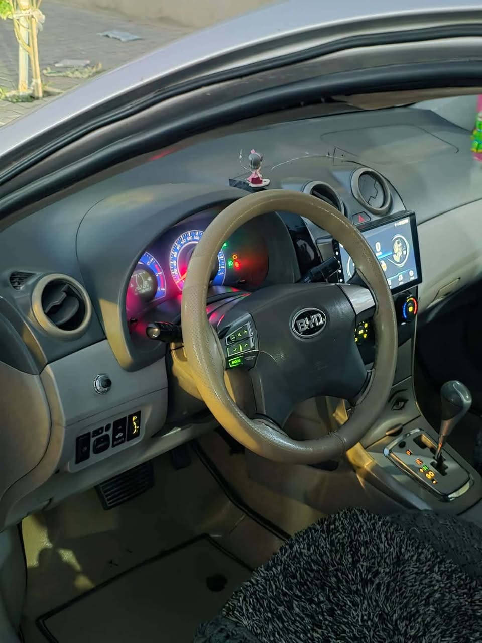 Byd G3 2013
بـ اسمي رقم واسط إنكليزي 

مصبوغه  عام  جماليه ومحوره كورلا كير ومكينه 1600تبريد ثلج صدر امامي تعبان شويه  سنويه 30تنتهي  شرط تحويل 43وبيها مجال قليل المكان كوت ***********
