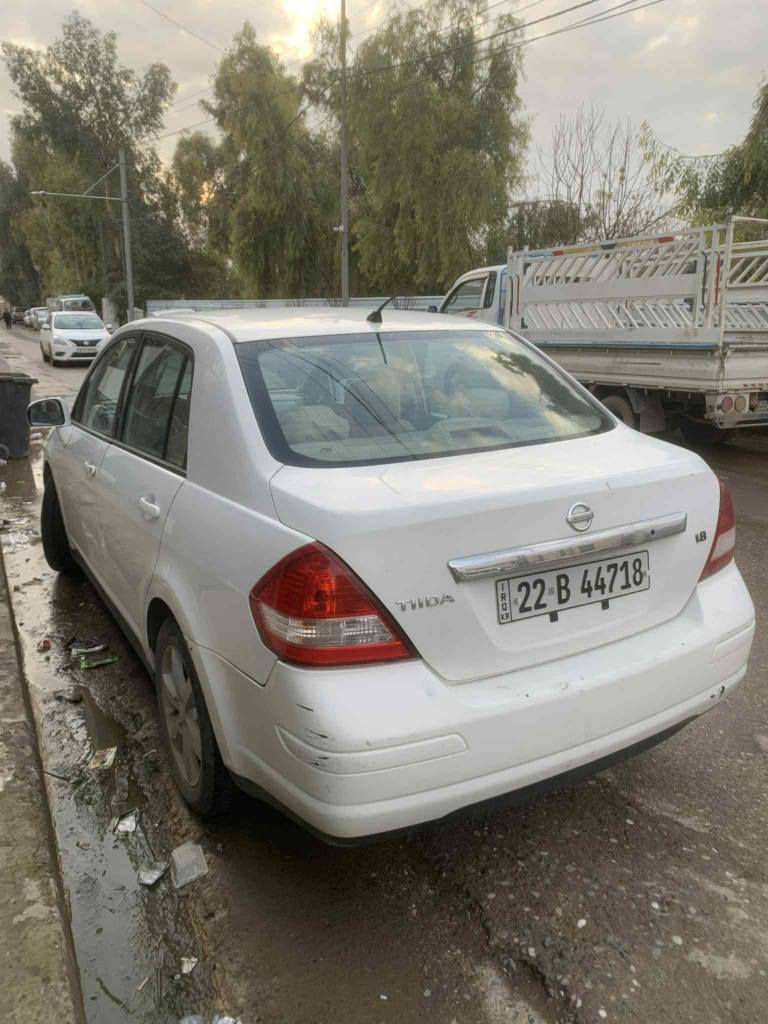 نیسان تیدە 
مۆدیل ٢٠١١ یە 
مەکینە گەورە
دوو جێ سەدە کوتی هەیە بە قەد بستیک پیش و پشتی هیچی نیە
سەنەوی بە سەرچوە ٣ سالە
***********
سعر ١٠٢ وەرەقە أربيل, العراق
